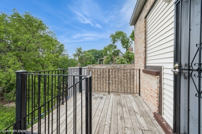 Building Photo - 6007 S Michigan Ave