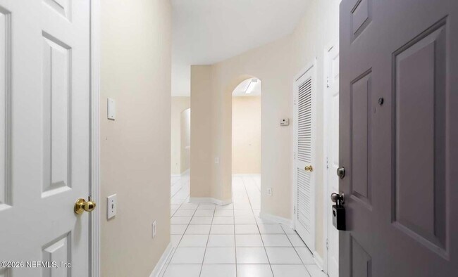 Building Photo - 10550 Baymeadows Rd