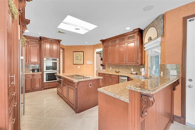 Building Photo - 4200 Coral Hills Dr