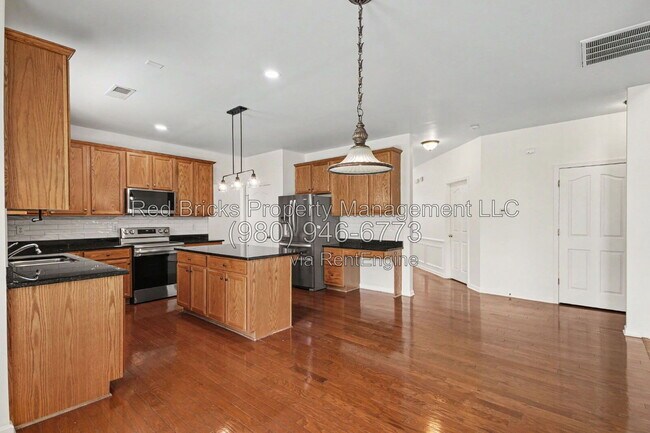 Building Photo - 7864 Whispering Wood Dr