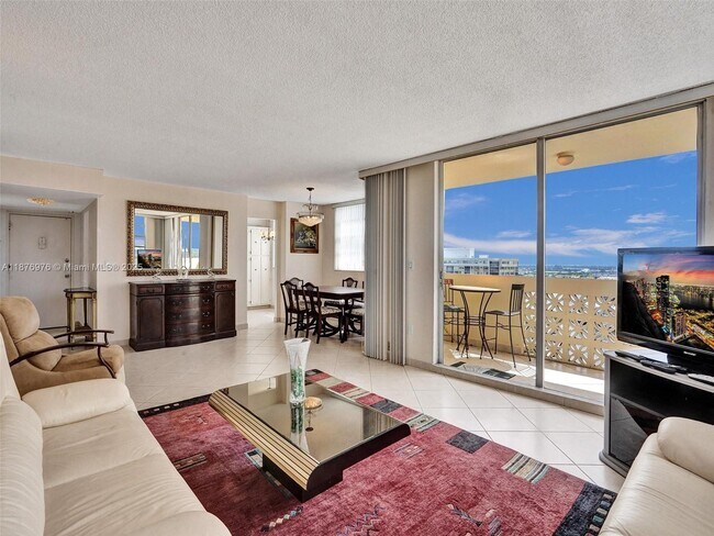 Building Photo - 1833 S Ocean Dr