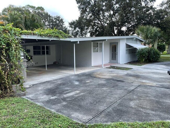 Building Photo - 2106 79th Ct