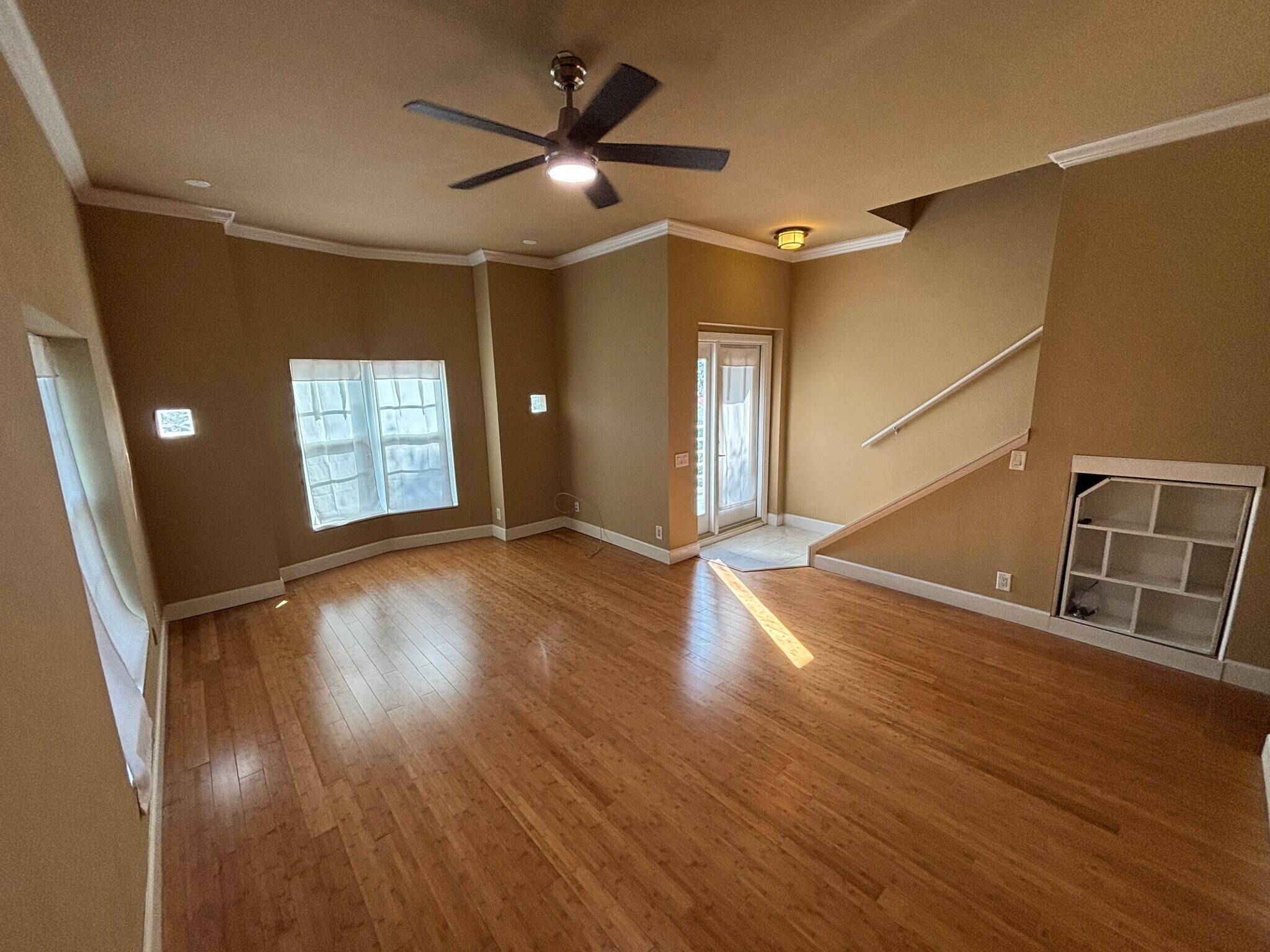 Building Photo - 4950 Bayshore Blvd