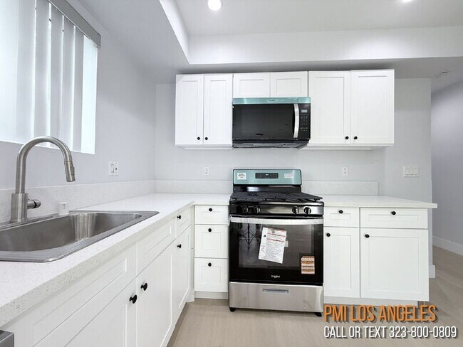 Building Photo - 208 E 87th St