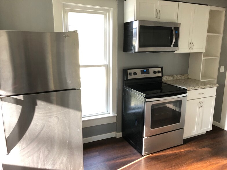 kitchen - 324 W Lima St