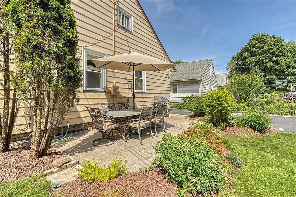 patio - 77 Hartsdale Rd