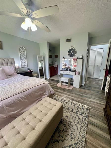 Building Photo - 2660 Carambola Cir N