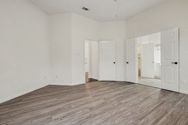 Building Photo - 1707 Briarhollow Dr