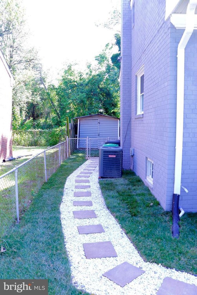 Building Photo - 6701 Dorman St