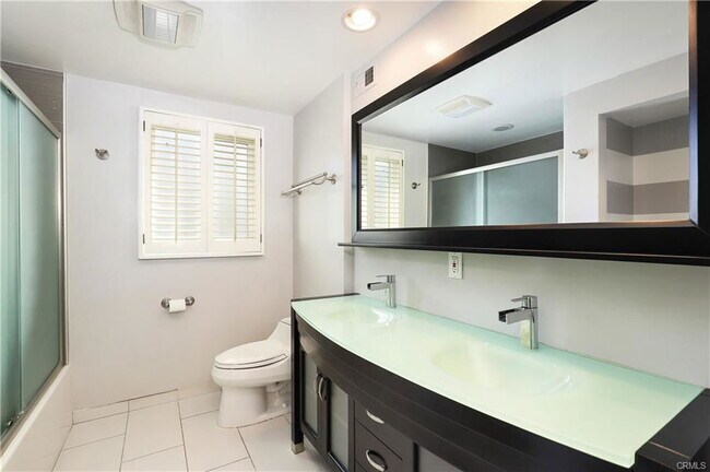 Building Photo - 5650 Heleo Ave