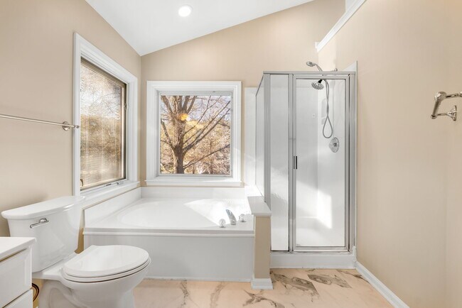 Building Photo - 9200 Brechin Dr