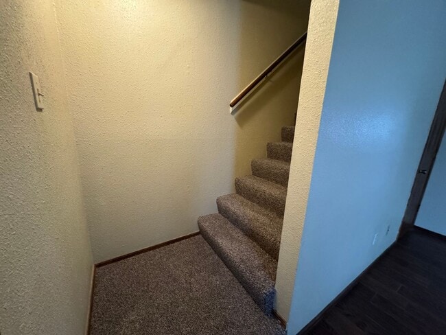 Building Photo - 2 bedroom 1.5 bath home in a great location!