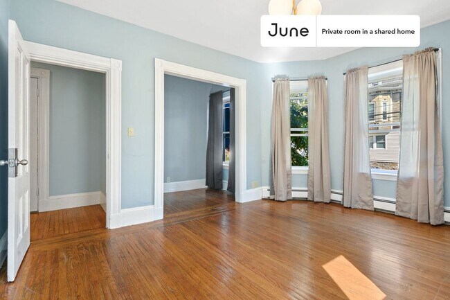 Building Photo - Private bedroom in 4 bed/2 bath Home