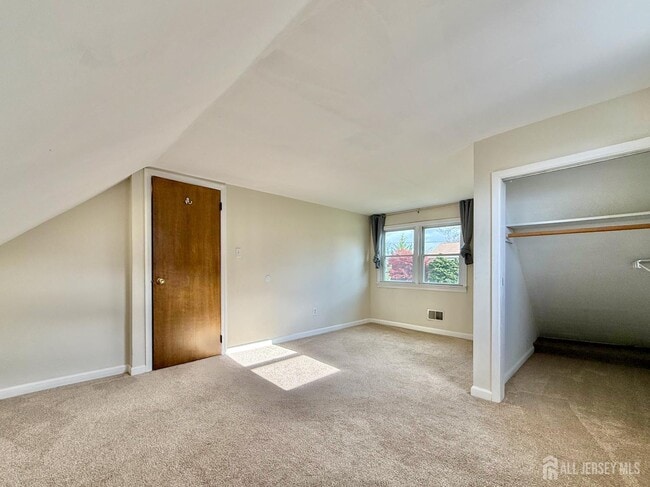 Building Photo - 33 Windsor Dr