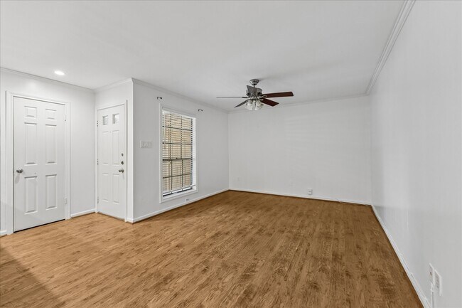 Building Photo - 1311 Antoine Dr
