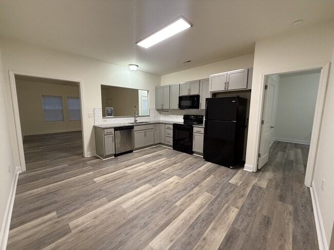 Building Photo - 113 W Langdon Ave