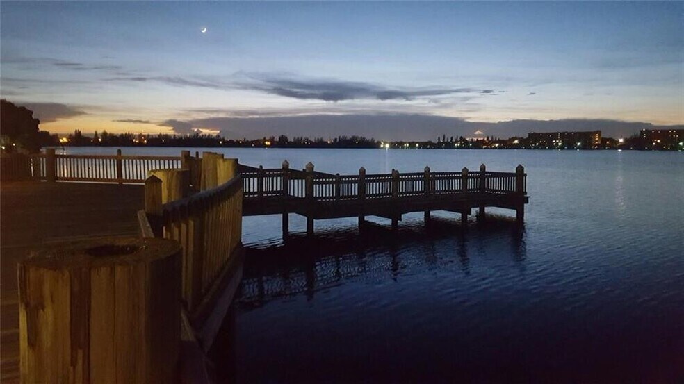 Building Photo - 109 Lake Emerald Dr