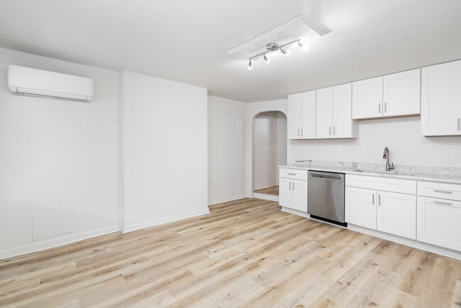 Building Photo - 2321 Spring St