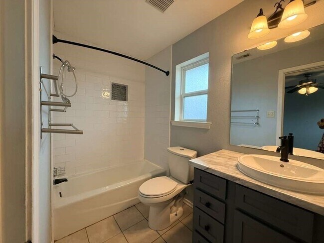 Building Photo - 1805 Bristol Cove