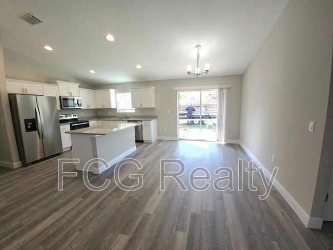 Building Photo - 85 Oak Circle Pass