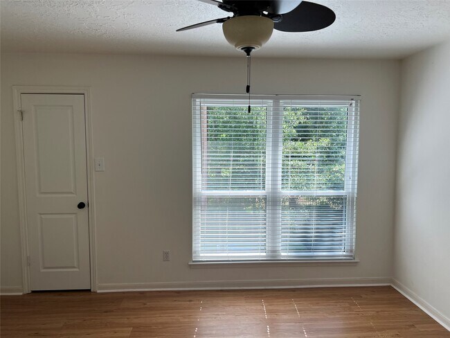 Building Photo - 9 Huntsmans Horn Cir