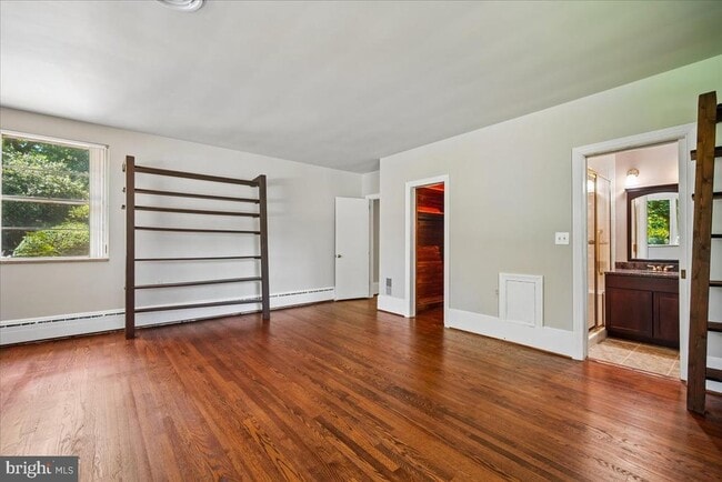 Building Photo - 8106 W Boulevard Dr