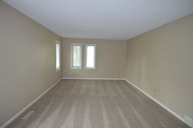 Building Photo - 5 Bedroom, 2 Bathroom House for Rent close to UND and Altru Hospital