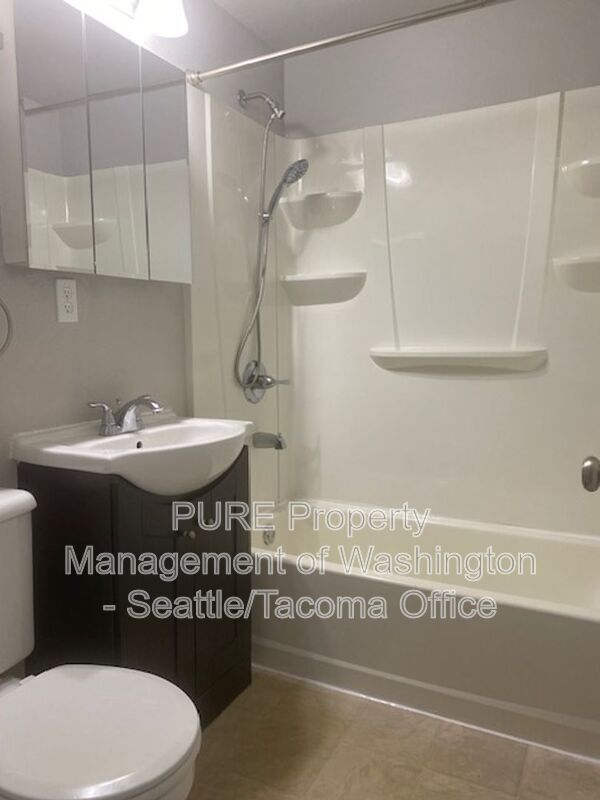 Building Photo - 1422 116th St S