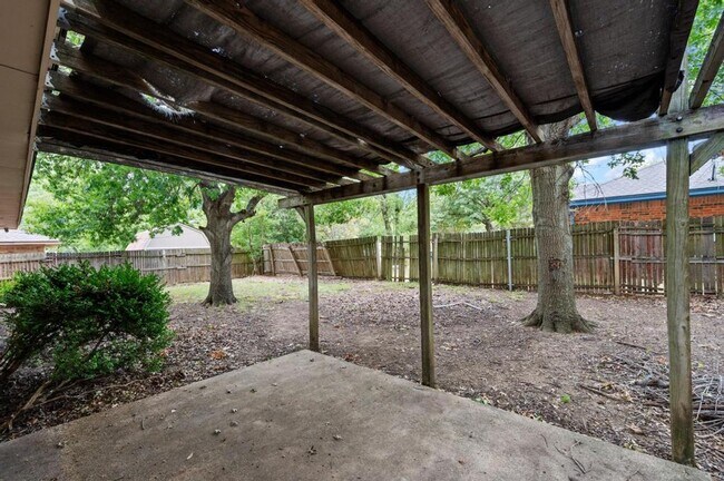 Building Photo - 504 Warbler Dr