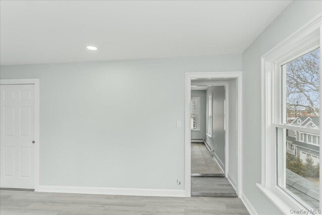 Building Photo - 75 Anstice St