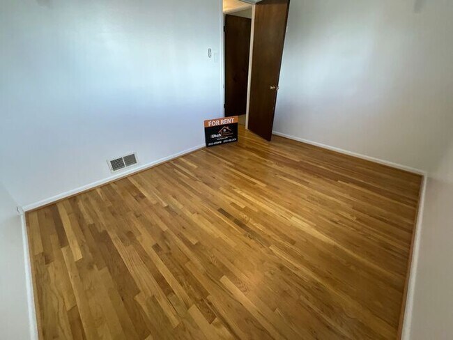 Building Photo - 4 Bedroom 2 Bath 2 Car Garage Home- Dog Friendly and RV parking.