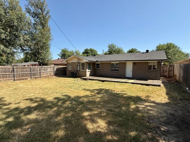 Building Photo - 1833 Westminster Pl