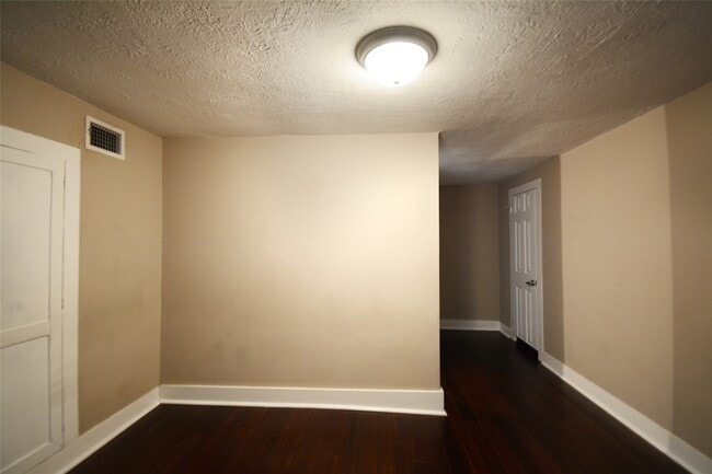 Building Photo - 407 N Chappell Hill St