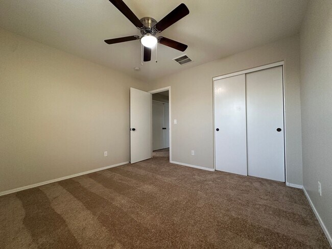 Building Photo - San Tan Valley, 4 bed, 2.5 bath, huge loft, 2300 sqft, 3 car garage