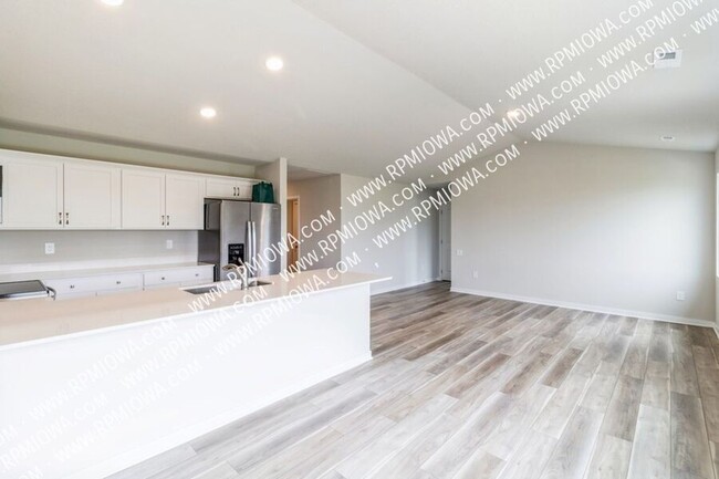 Building Photo - 1129 NE 56th St
