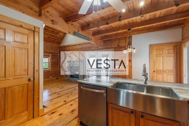 Building Photo - 131 Tanner Trail