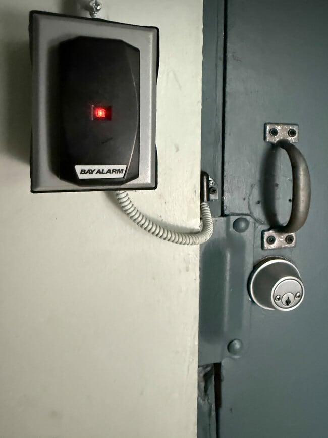 Building Photo - 250 Linden Ave