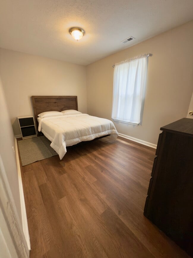 Building Photo - Churchill Downs Residence