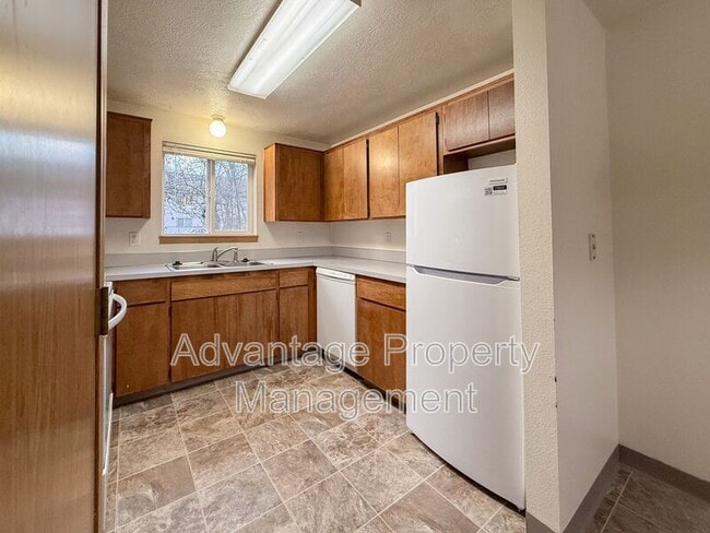 Building Photo - 240 S Monmouth Ave