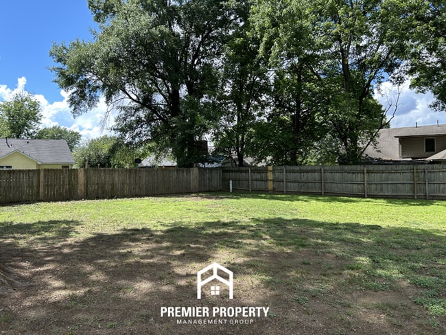 Building Photo - Charming 3BR/2BA Southaven Cove | Vaulted Ceilings, Fireplace & 2-Car Garage