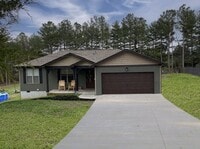 Building Photo - 3 BR w/ Garage Nice Lot