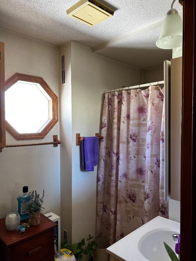 Building Photo - kb1820