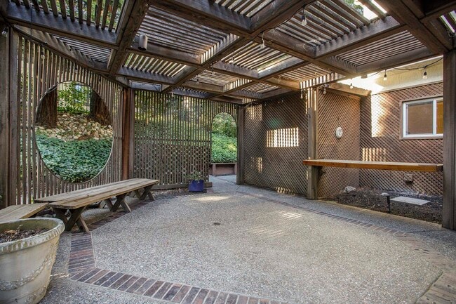 Building Photo - 3 Blackhawk Club Ct