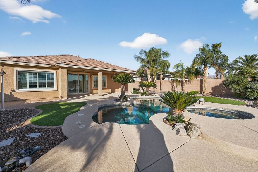 Building Photo - 8224 Imperial Lakes St