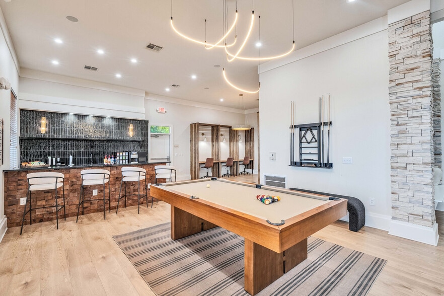 Building Photo - Villas Tech Village