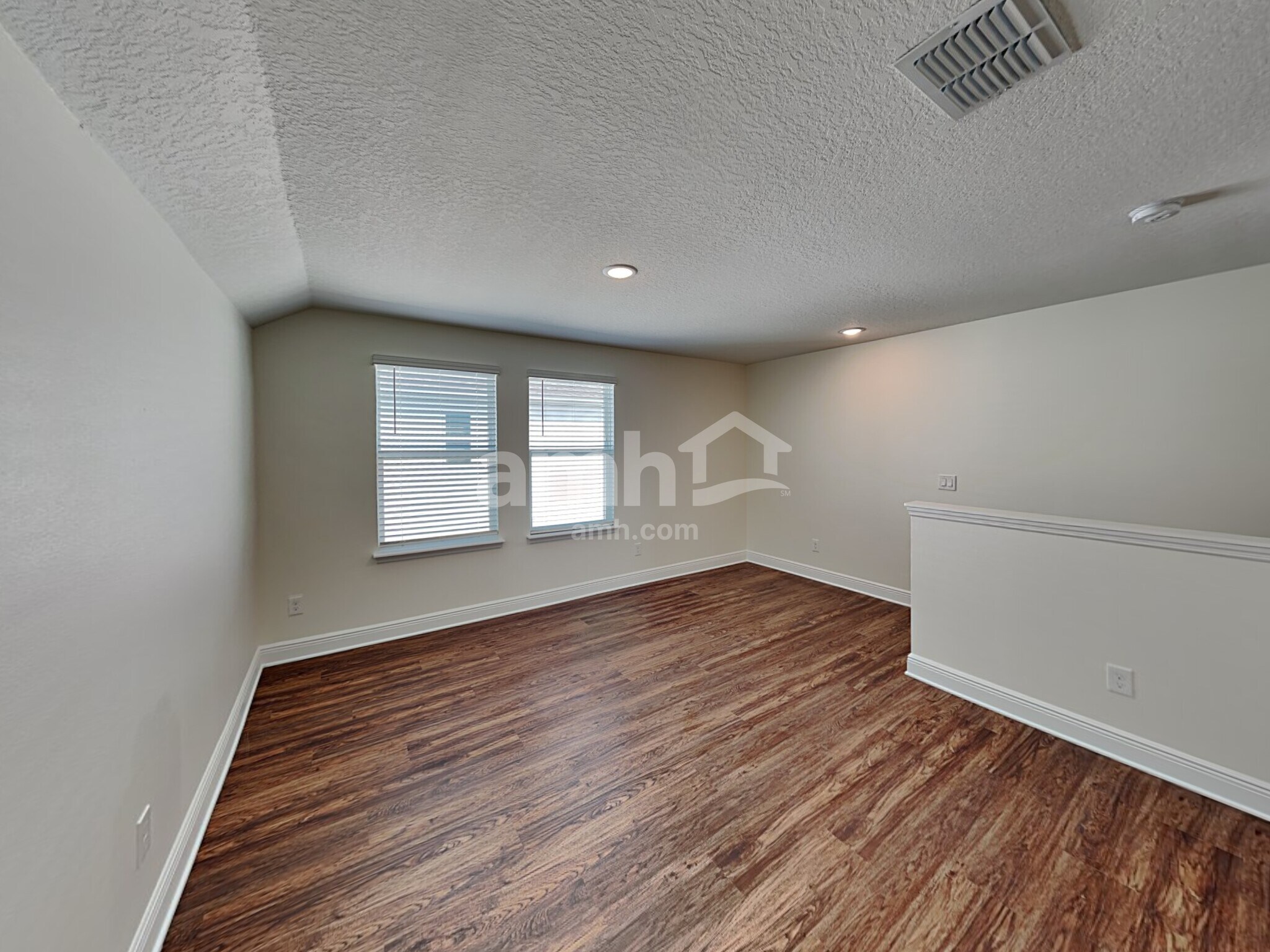 Building Photo - 1178 Sky Lks Dr