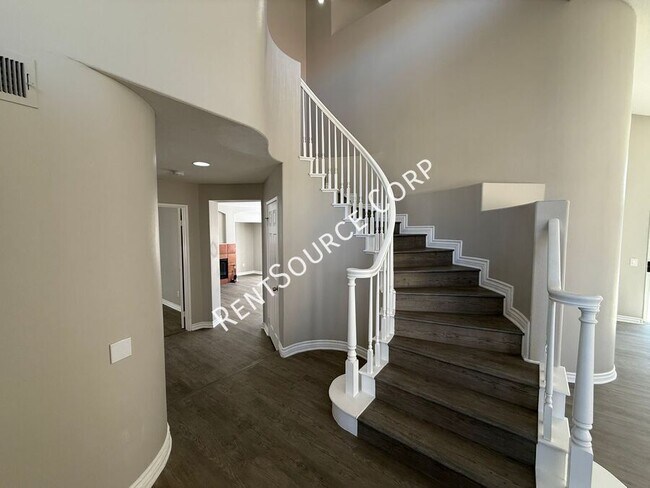Building Photo - 40055 Castana Ln