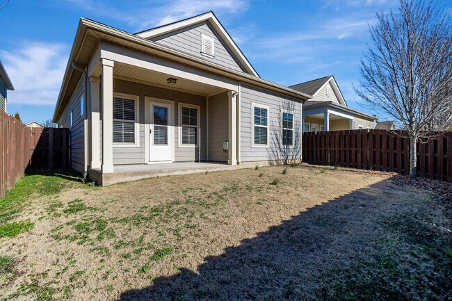 Building Photo - 1018 Hemlock Dr