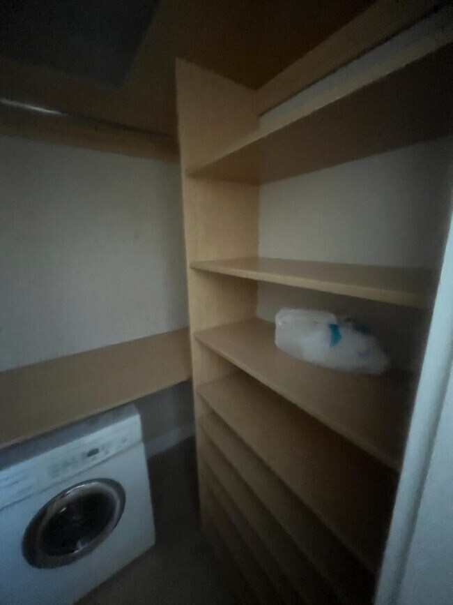 Building Photo - 924 SE 2nd St