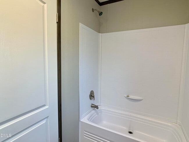 Building Photo - 553 Country Ln